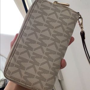 Michael Kors Wristlet